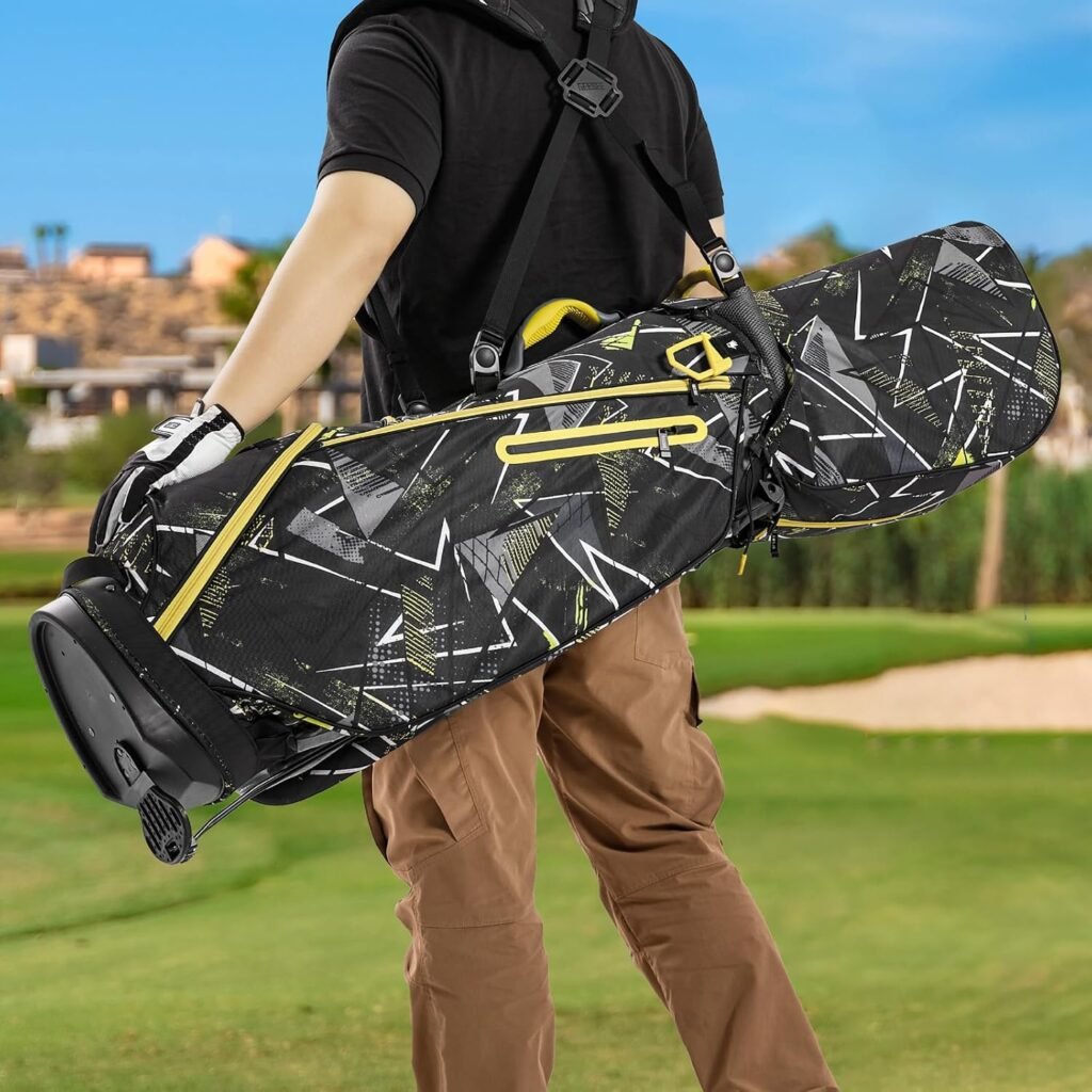 geesee golf stand bag walking golfer